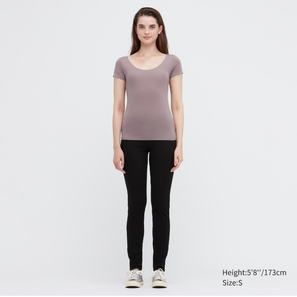 💰3/$30UNIQLO Seamless top - Picture 2 of 3
